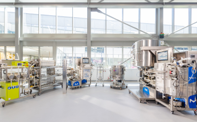 Bioprocessing systems Image showing bioprocessing systems, including a clarification system and holder, a chromatography system and column, a single-use mixer and a TFF (tangential flow filtration) system, in a lab environment