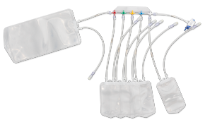 NovaSeptum® SURe High Purity Bag Sampling assembly 一种医疗器械,由透明塑料主袋通过彩色编码管连接多个小袋组成。主袋与若干小袋相连,每个小袋通过不同颜色的连接器(红色、绿色、黄色和蓝色)固定。这些小袋似乎是为医疗环境中分离或收集不同类型的液体而设计的。