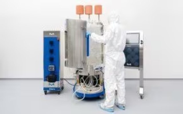 A production operator working on Mobius® iFlex Bioreactors