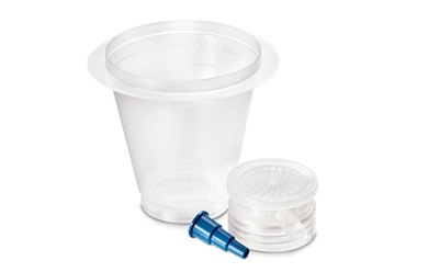 Millicup™-FLEX 塑料过滤器支架的照片，包括聚丙烯漏斗、半可重复使用的膜支撑环和真空适配器。