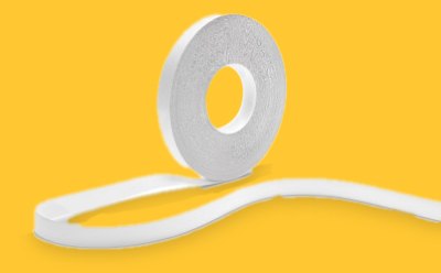 用于侧流检测的 Hi-Flow™ Plus 样品切口卷，黄色背景。