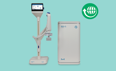 Milli-Q<sup>®</sup> IQ 7000 ultrapure water Milli-Q IQ 7000 净水系统由两部分组成:左侧是带有分配臂的 Q-POD 触摸屏控制面板,右侧是标有 "Milli-Q IQ 7000 "字样和 M 标志的矩形装置,背景为浅绿色。右上角有一个象征可持续发展的绿色地球图标。