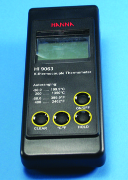 Hanna waterproof, heavy duty, K-Type thermocouple thermometer temp. range -50-1350 °C, battery: 4 x 1.5 V AA