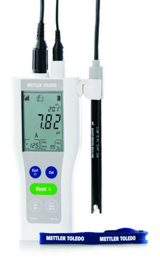 Mettler Toledo FiveGo&#8482; pH / mV portable meter model, F2, Kit including plastic LE438-IP67 3-in-1 pH electrode, AC/DC input 230 V AC, universal plug set