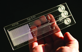 Microreactor Explorer Kit volume 0.85 mL , Microreactor, AC/DC input 120 V / 240 V AC