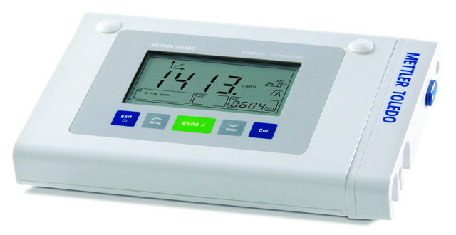 Mettler Toledo FiveEasy&#8482; conductivity bench meter model, F30, meter only, AC/DC input 230 V AC, universal plug set