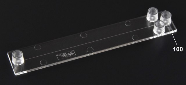 Cross-shaped channel chip - 100 &#956;m channel Fluidic 166, Cyclic Olefin Polymer (COP) with Luer Interface