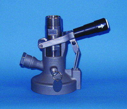 Micromatic MacroValve coupler for returnable containers