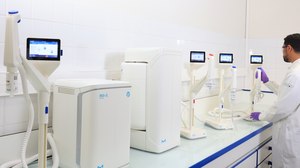 Milli-Q® IQ 7003 超纯和纯水净化系统 Produces ultrapure (Type 1) water and pure (Type 2) water with a production flow rate of 3 L/hr from tap water feed