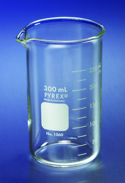 Pyrex&#174; Berzelius graduated beaker, tall form with spout Tall form, capacity 400&#160;mL