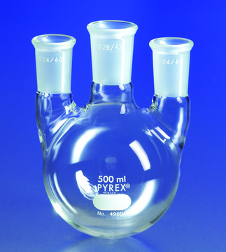 Pyrex&#174; round-bottom three neck vertical unequal height flask capacity 1,000&#160;mL, center joint: ST/NS 34/45